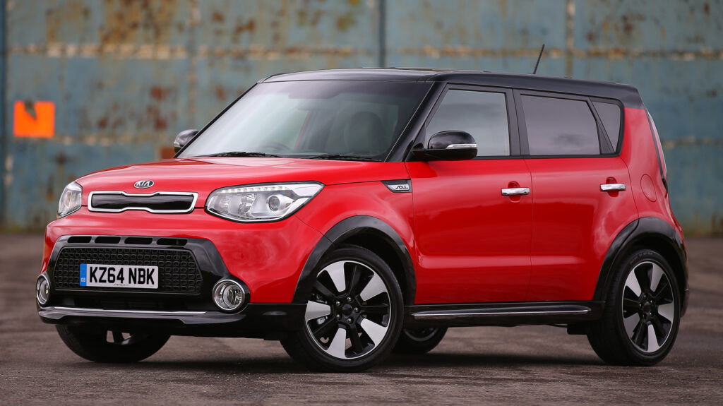 buyers guide kia soul 2014 front quarter 1 Top Cars Similar To Volkswagen Beetle: Iconic Alternatives with Retro Flair