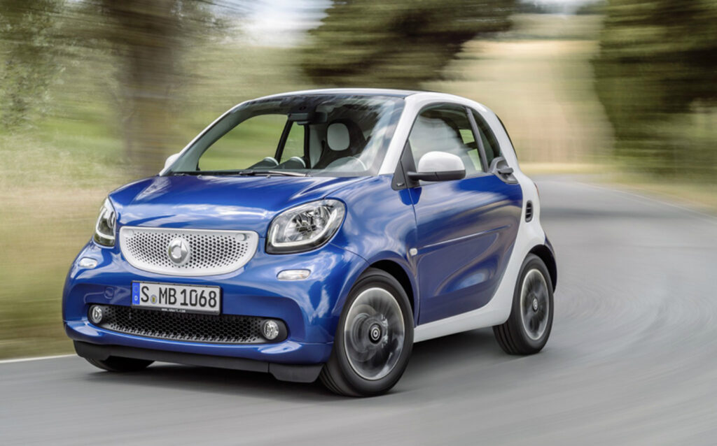 ST Driving Giles Smith 2015 Smart fortwo first drive review 1 Top Cars With Engine In Back 2024: Ultimate Driving Experience