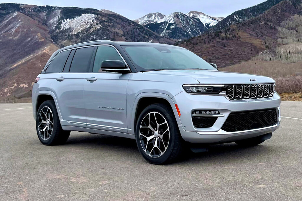 autoshow grand cherokee 2 row 9e1cd513cb55d134bbd854f0c6b760ed 1920x1280 3 1 Suvs Similar To Jeep Wrangler: Top Alternatives for Adventure